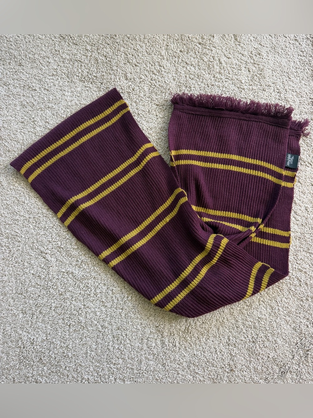 Universal Studios Wizarding World of Harry Potter Gryffindor Scarf